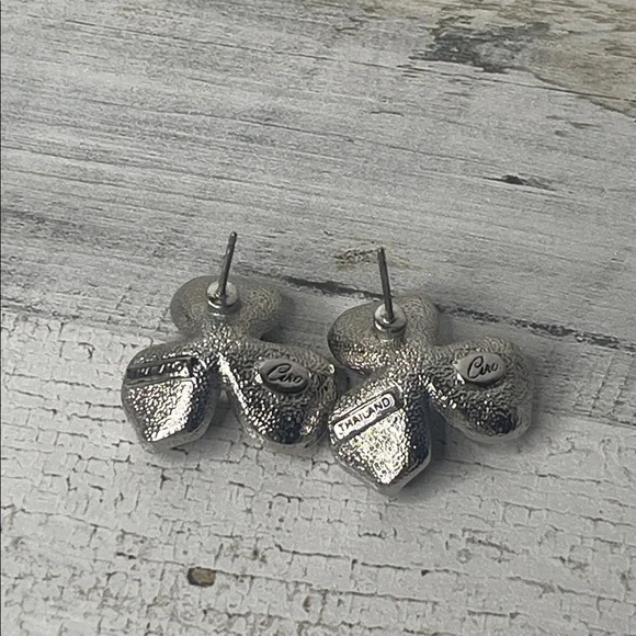 Vintage CIRO Crystal Flower Stud Earrings with Pearl Center. - Picture 5 of 7